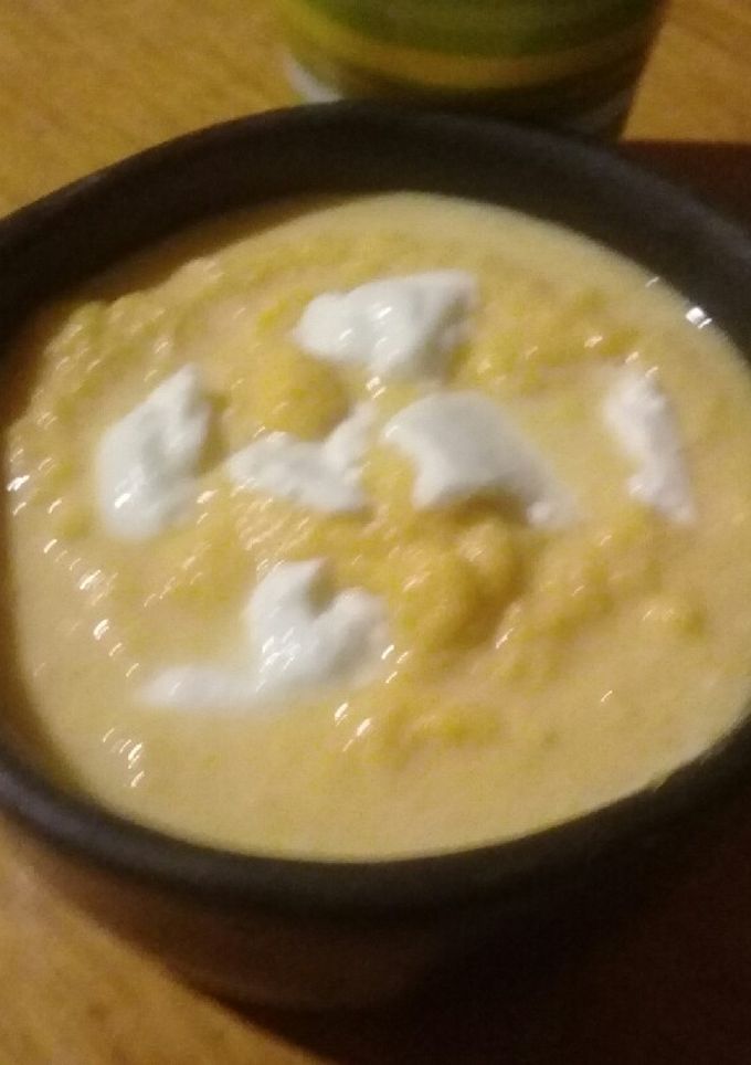 Una foto de Sopa de zapallo anco o calabacín