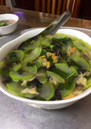 Hình của món Canh bầu nấu ngao hoa.