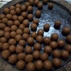 A picture of Narkel nadu (coconut jaggery laddu).