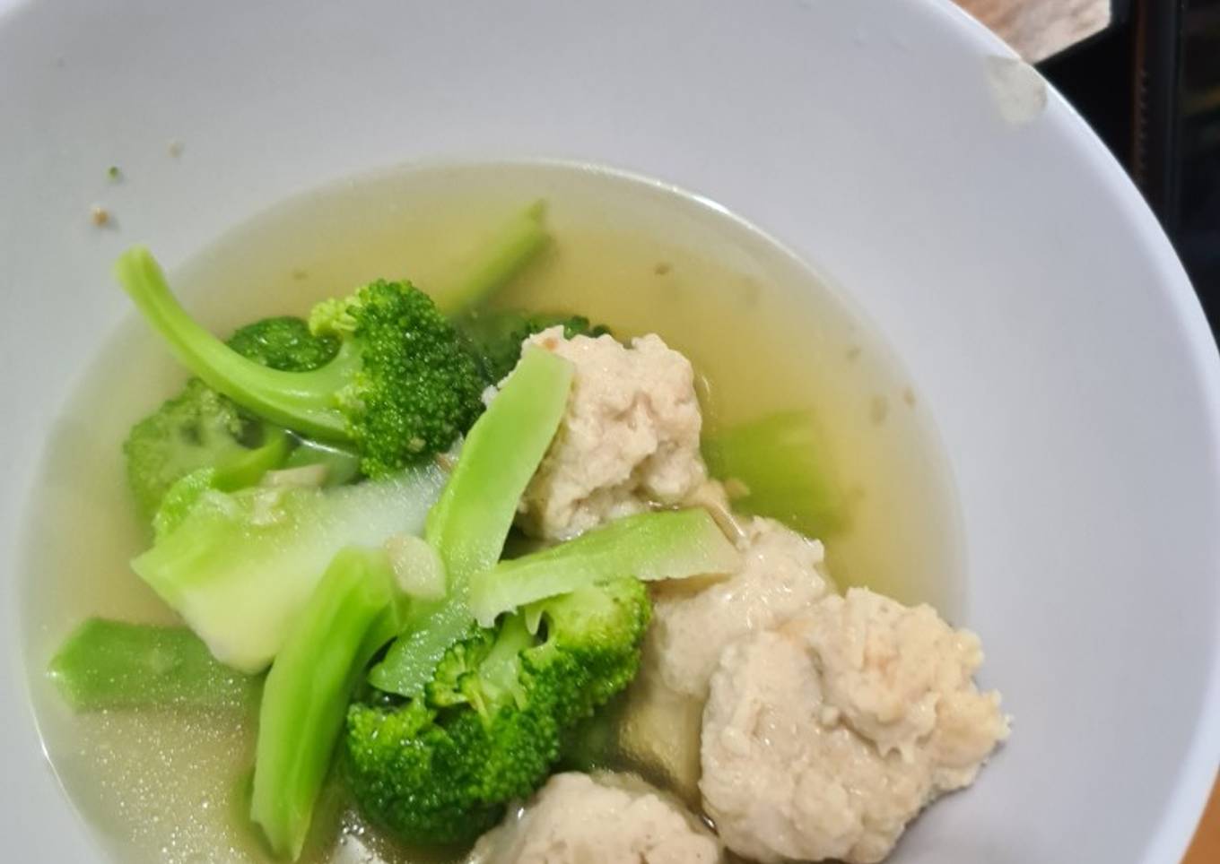 Brokoli kuah Bakso ayam (ala ala)