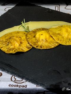 Foto di Ravioloni Baccalà e ricotta su vellutata di patate