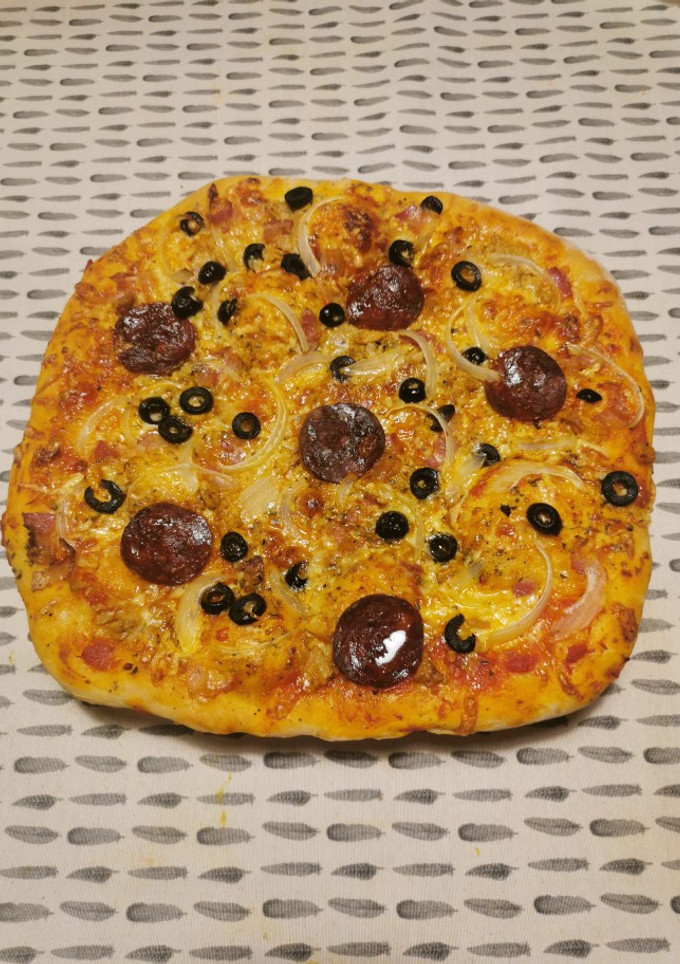 Una foto de Masa de pizza panificadora