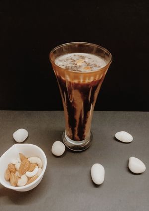 बादाम ओरियो शेक (Badam orea shake recipe in Hindi) रेसिपी मुख्य फोटो