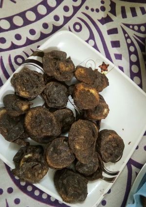 A picture of Kache kele ke pakode (raw banana fritters).