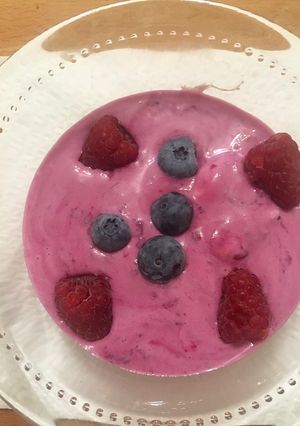 Foto di Yogurt greco ai frutti di bosco (yogurt fatto in casa)