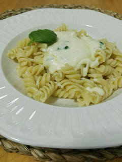 Foto principal de Espirales con crema de queso y albahaca