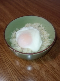 Una foto de Arroz con huevo escalfado