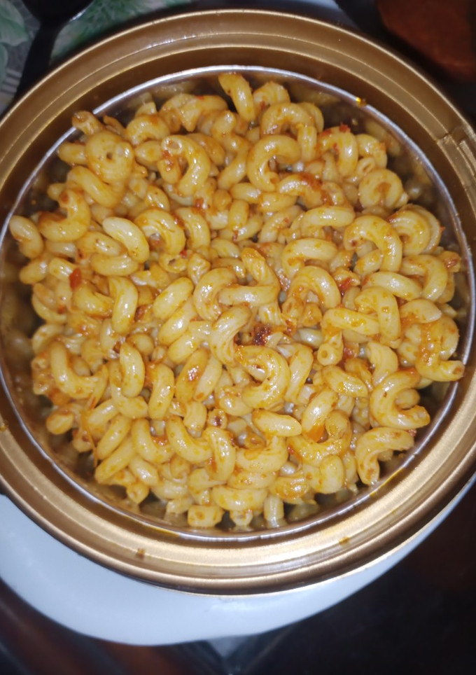 A picture of Jollof macaroni.