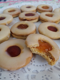 Una foto de Galletas delicias con mermelada