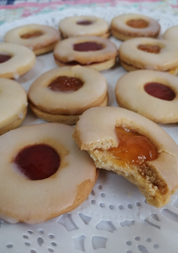 Una foto de Galletas delicias con mermelada