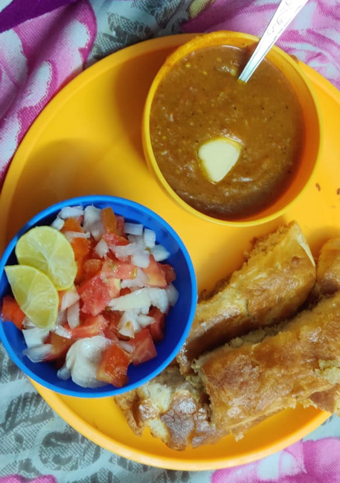 पाव भाजी (Pav Bhaji recipe in Hindi) रेसिपी मुख्य फोटो
