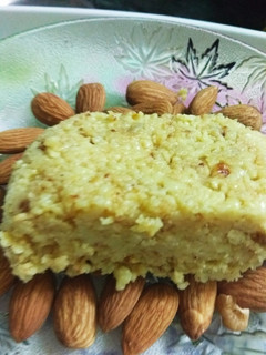 मिल्क केक (Milk Cake recipe in Hindi) रेसिपी मुख्य फोटो