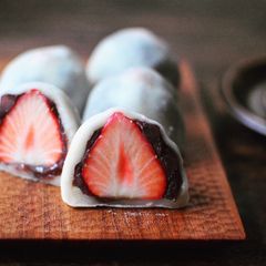 A picture of Easy strawberry daifuku.