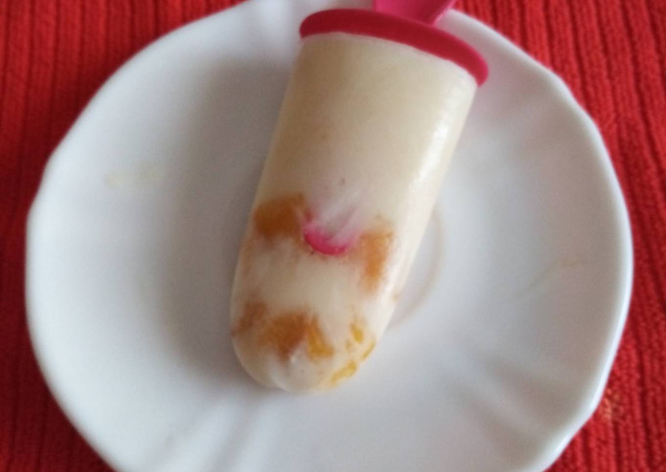 Polos de yogur y ciruelas