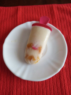 Una foto de Polos de yogur y ciruelas