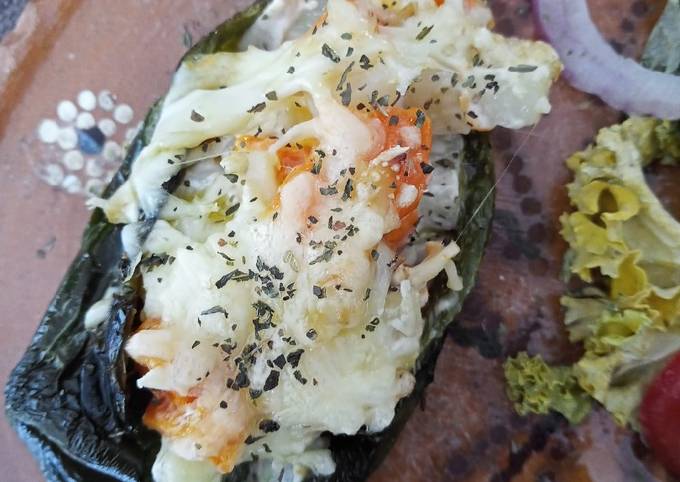 Chiles poblanos rellenos de pollo ???? Receta de Lizzy - Cookpad