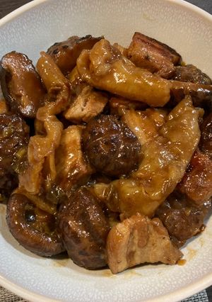 花膠冬菇炆豬腩肉 的食譜成品照片
