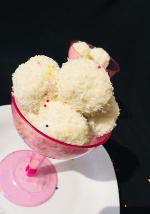 A picture of Coconut laddo.