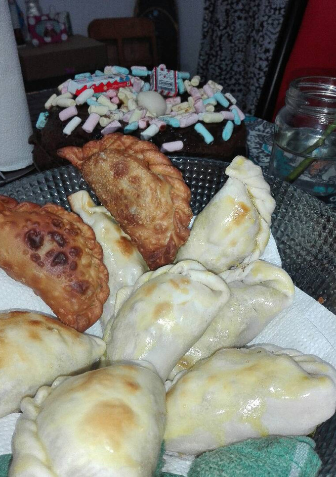 Una foto de Empanadas de carne fritas y al horno💜