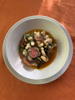 Una foto de Potaje rápido de alubias blancas, con chorizo