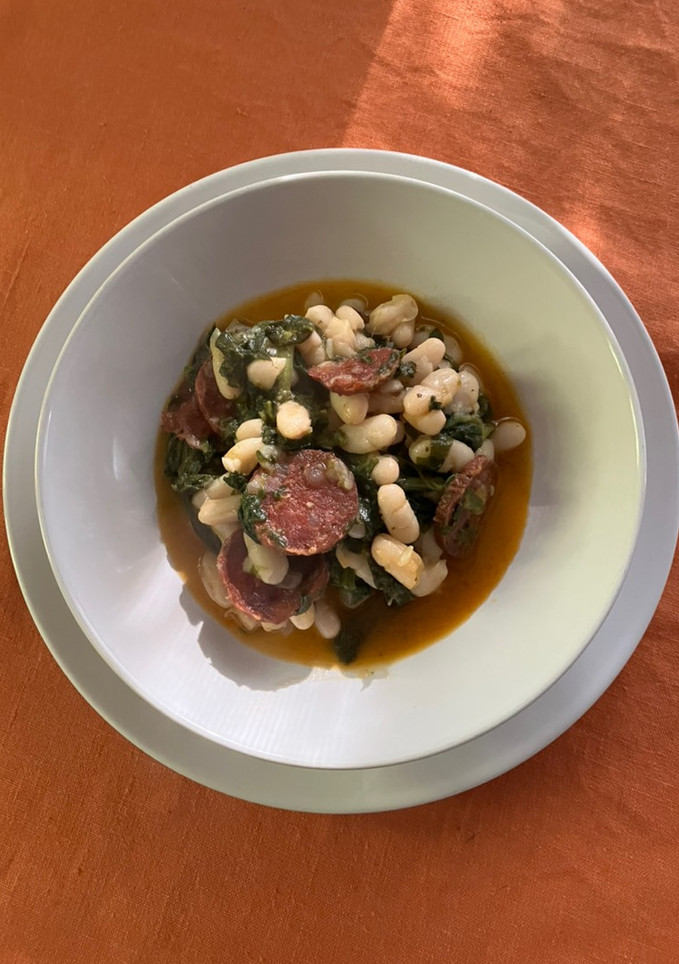 Una foto de Potaje rápido de alubias blancas, con chorizo