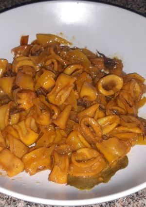 Una foto de Calamares encebollados