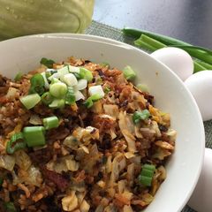 A picture of Egg and Bacon Fried Rice 培根蛋炒飯.