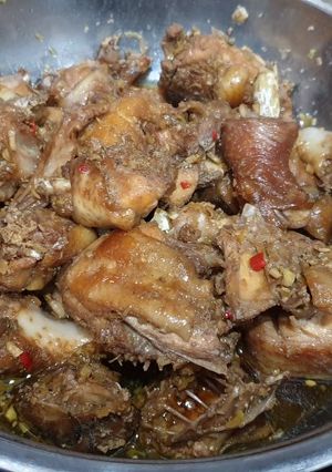 Hình của món Gà tre kho sả ớt.