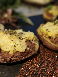 Una foto de Patatas Rellenas de Carne al Vino Tinto