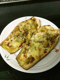 Una foto de Berenjena rellena de verduras