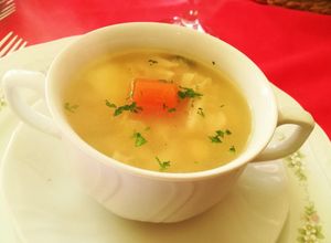 Foto principal de Caldo de pollo con Cabello de ángel