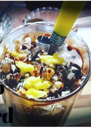 मैंगो कस्टर्ड विथ चॉकलेट एंड नट्स (Mango custard with chocolate and nuts recipe in Hindi) रेसिपी मुख्य फोटो