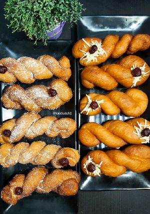 Foto resep Kkwabaegi (Korean Twisted Doughnut)