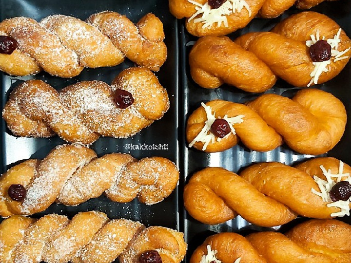 Langkah Mudah untuk Membuat Kkwabaegi (Korean Twisted Doughnut) yang Lezat
