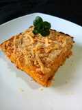 Pastel de calabaza y queso, con salsa bechamel