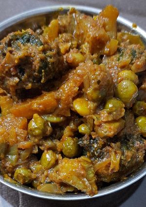 ઊંધિયું (Undhiyu Recipe In Gujarati) રેસીપી મુખ્ય ફોટો