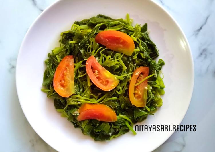 Langkah Mudah untuk Menyiapkan Tumis Bayam Tomat, Menggugah Selera