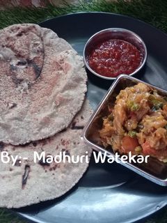 बाजरीची भाकरी (bajrichi bhakri recipe in marathi) रेसिपी चे मुख्य फोटो