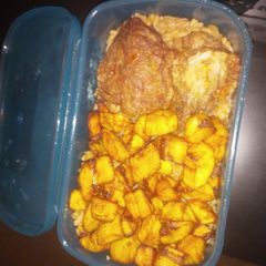 A picture of Porriage beans with fried plantain.