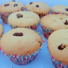 Raisin V. Cupcakes A picture of Raisin V. Cupcakes.