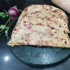 A picture of Potato Onion Paratha.