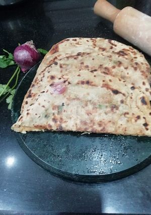 A picture of Potato Onion Paratha.