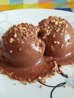 Una foto de Helado de plátano y chocolate sin azúcar