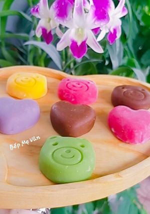 Hình của món Bánh Trung Thu(bánh dẻo sắc màu).