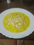 Caldo de papas y arroz con huevo duro picado