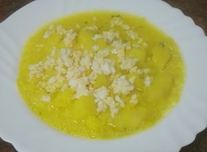 Foto principal de Caldo de papas y arroz con huevo duro picado