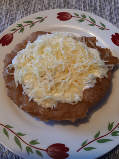 Lángos teljeskiörlésű tönkölyliszttel recept fotója