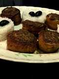 Rollos de plátano macho maduro frito con relleno de carne molida