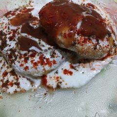A picture of Dahi vada.