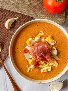 Una foto de Salmorejo integral